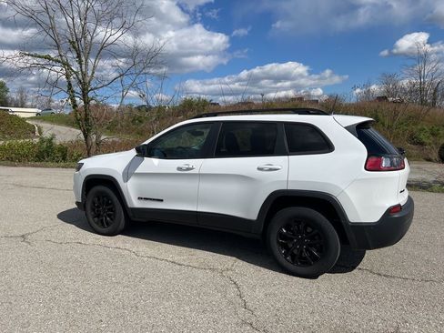 Used 2023 Jeep Cherokee Altitude Lux w/ Lux Elite Package image 3