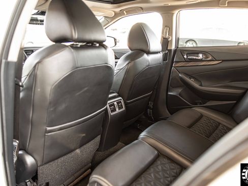 Used 2016 Nissan Maxima Platinum image 31