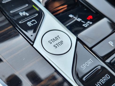 Used 2025 BMW X5 xDrive50e image 19