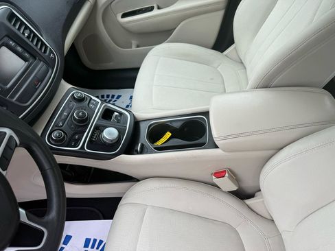Used 2015 Chrysler 200 Limited image 33