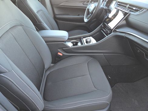 New 2025 Jeep Grand Cherokee 4WD image 11