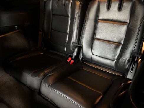 Used 2018 Ford Explorer XLT w/ Equipment Group 202A image 18