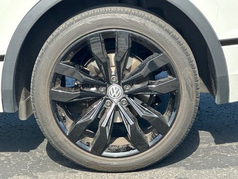 Used 2021 Volkswagen Tiguan SE R-Line w/ 3rd Row Seat Package AWD/4WD image 44