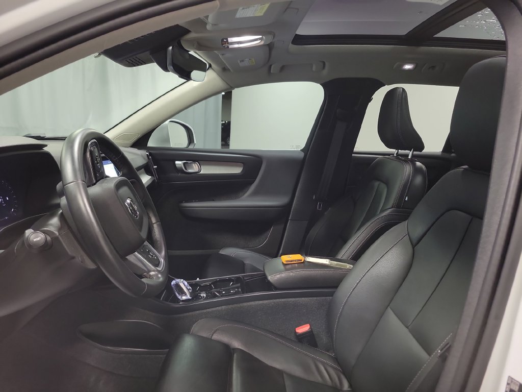 Used 2024 Volvo XC40 B5 Plus AWD/4WD image 16