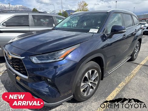 Used 2024 Toyota Highlander XLE AWD/4WD image 19