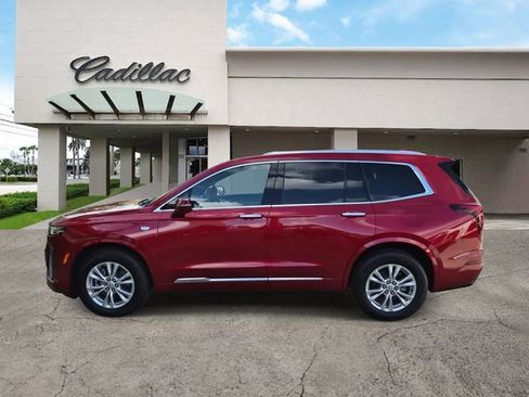 New 2025 Cadillac XT6 Luxury image 2