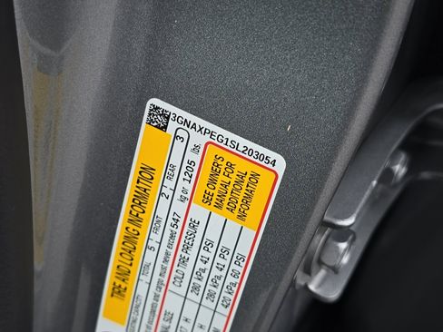 Used 2025 Chevrolet Equinox LT w/ Convenience Package II image 1