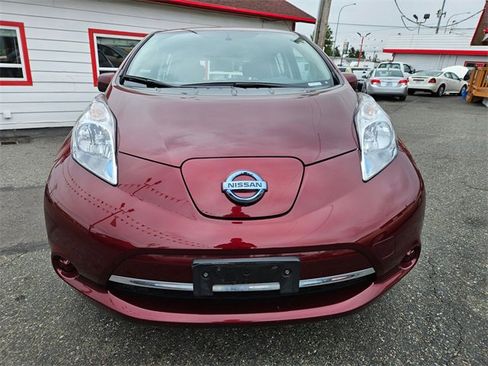 Used 2017 Nissan Leaf SV w/ Premium Package image 2