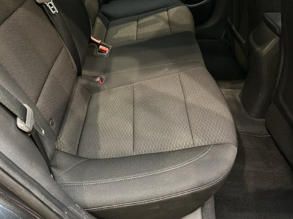 Used 2020 Hyundai Elantra SE w/ Cargo Package (C1) FWD image 16
