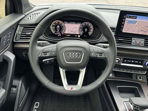 Used 2024 Audi Q5 e Prestige w/ Prestige Package image 22