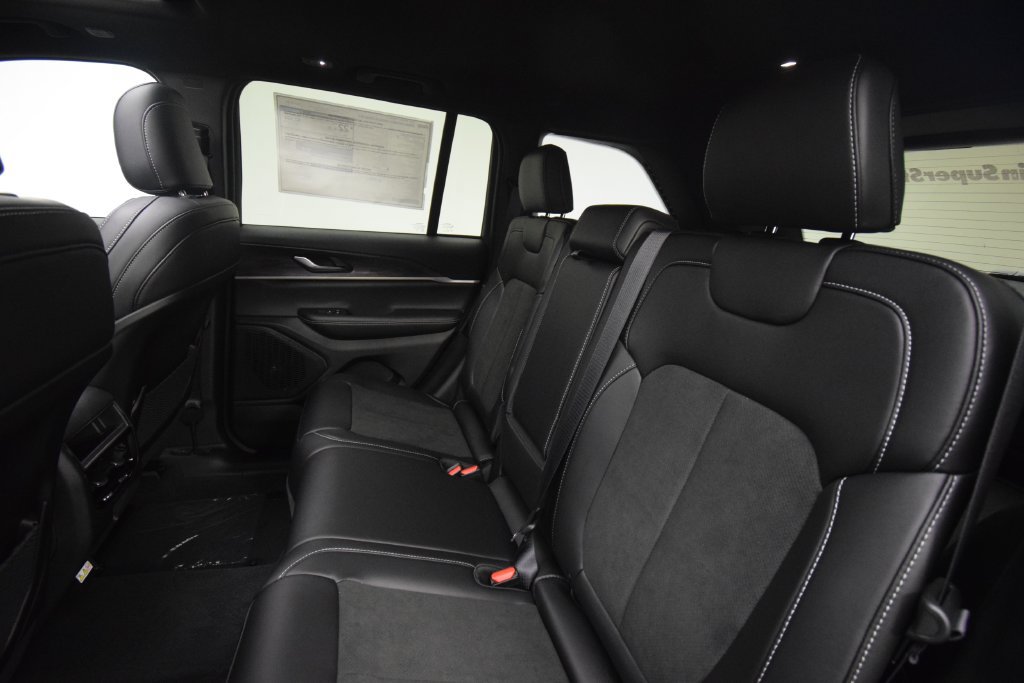 New 2027 Jeep Grand Cherokee Altitude AWD/4WD image 36