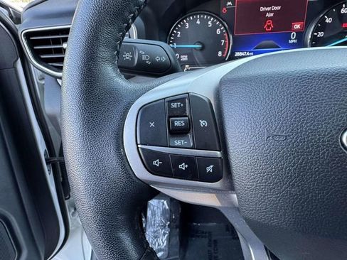 Used 2022 Ford Explorer XLT w/ Equipment Group 202A image 12