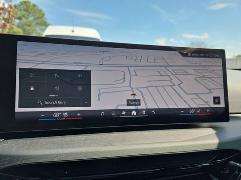 Certified 2025 BMW 330i Sedan w/ Premium Package image 25