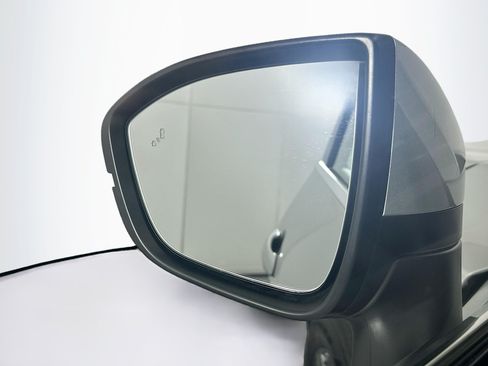 Used 2025 Nissan Pathfinder SV FWD image 16