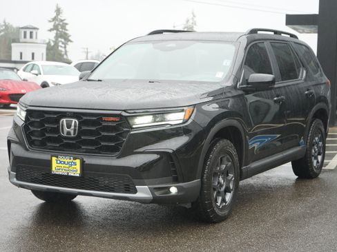 Used 2025 Honda Pilot TrailSport image 7