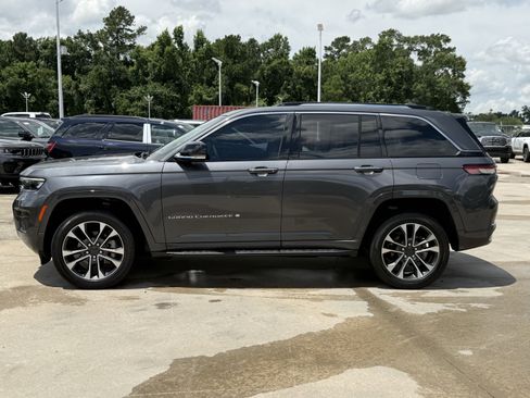 Used 2023 Jeep Grand Cherokee Overland RWD image 8