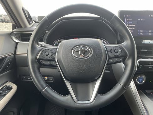 Used 2021 Toyota Venza Limited image 17