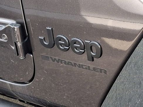 Used 2025 Jeep Wrangler Unlimited Sahara w/ Safety Group image 10