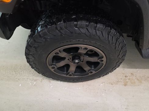 Used 2018 Jeep Wrangler Unlimited Sahara image 2