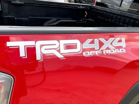 Used 2022 Toyota Tacoma TRD Off-Road AWD/4WD image 10