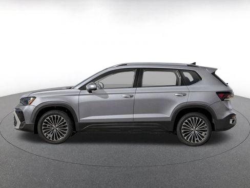 Used 2026 Volkswagen Taos SE AWD/4WD image 4