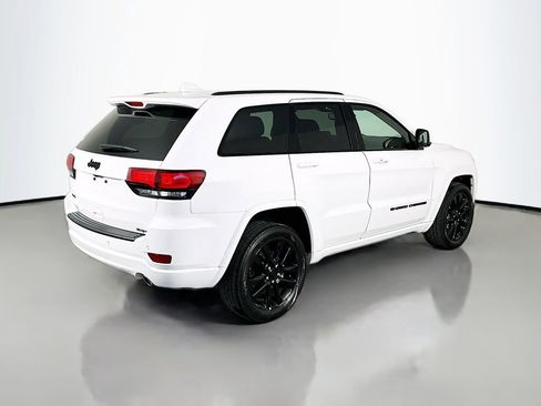 Used 2022 Jeep Grand Cherokee Laredo X AWD/4WD image 7