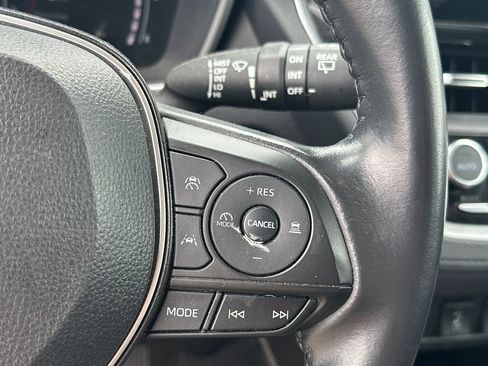 Used 2023 Toyota Corolla Cross XLE w/ Convenience Package image 19