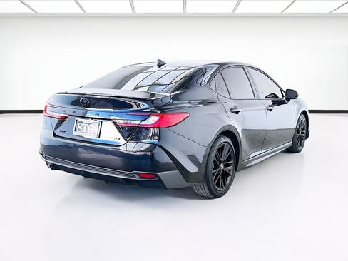 Used 2025 Toyota Camry SE w/ Convenience Package FWD image 4