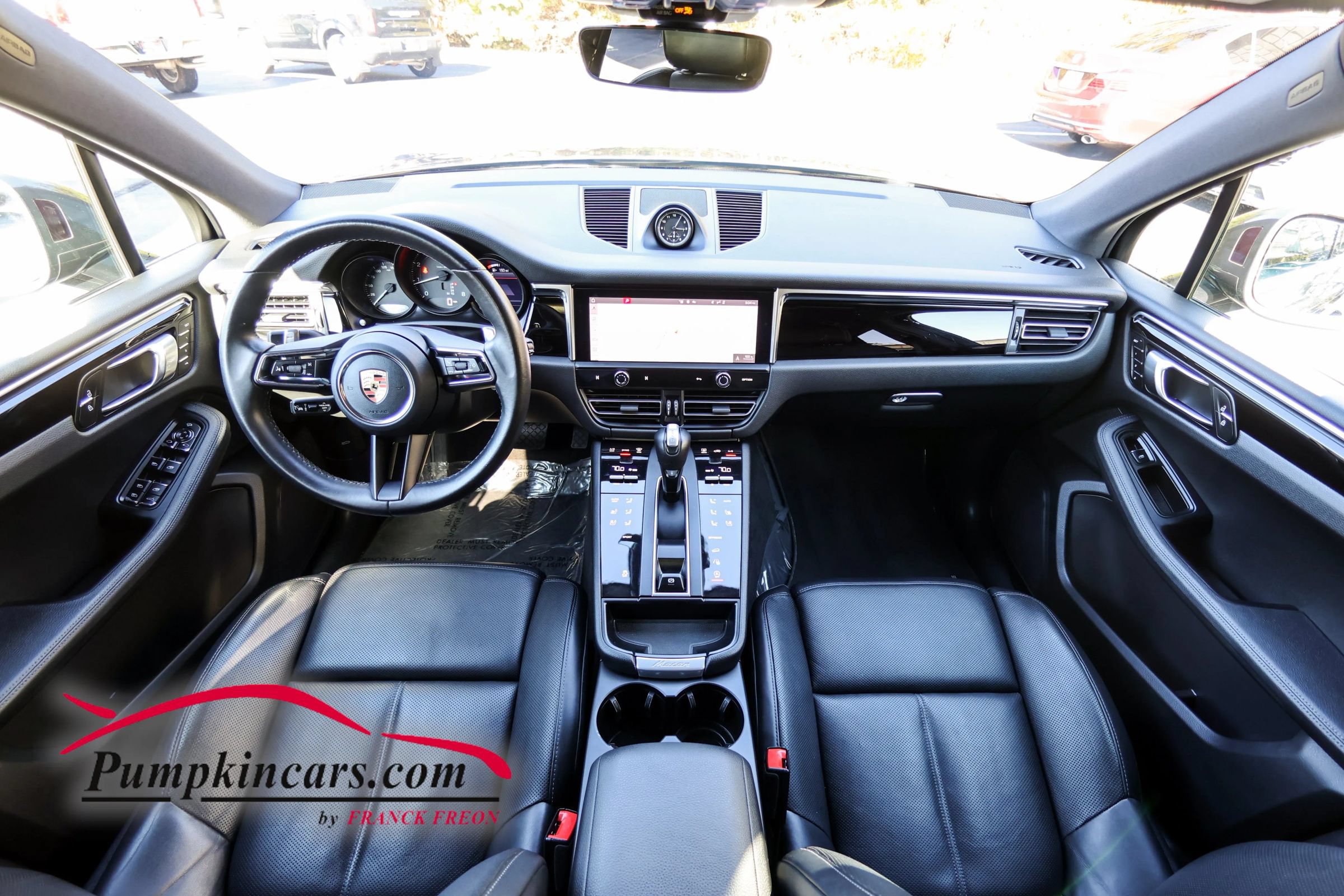 Used 2023 Porsche Macan AWD/4WD image 32