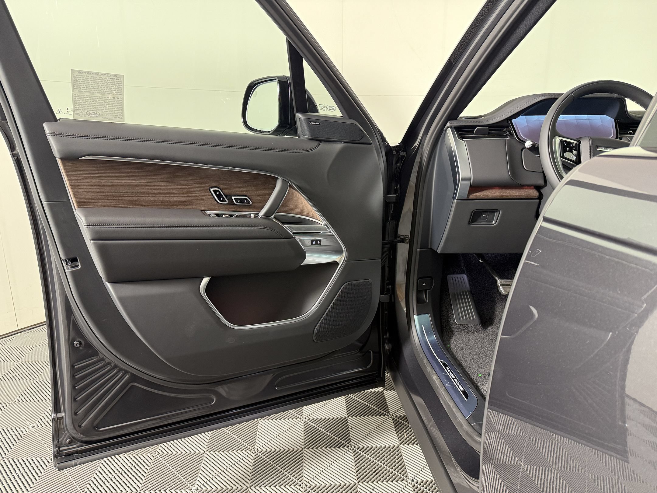 New 2026 Land Rover Range Rover SE AWD/4WD image 14