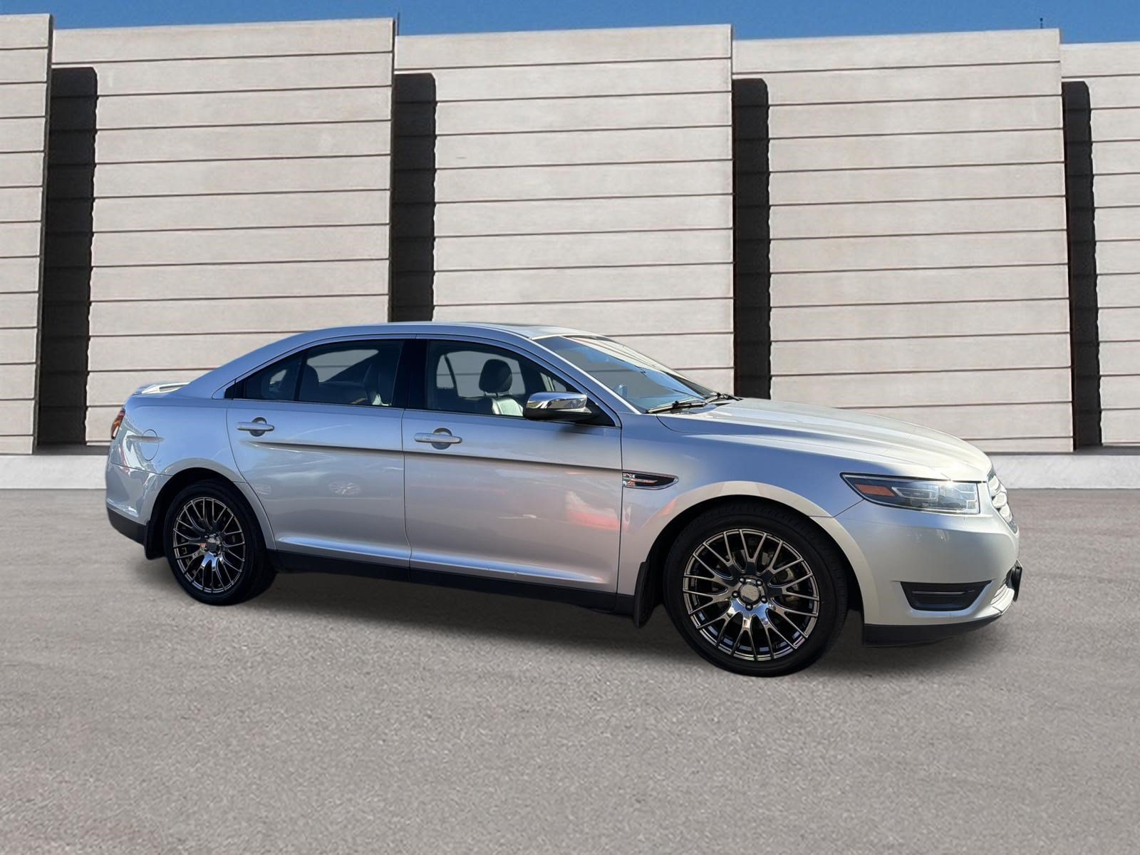Used 2015 Ford Taurus Limited w/ Equipment Group 301A FWD image 5