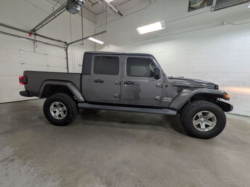 Used 2020 Jeep Gladiator Overland AWD/4WD image 3