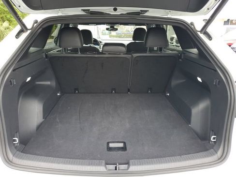 Used 2025 Volkswagen Atlas Cross Sport SE FWD image 28