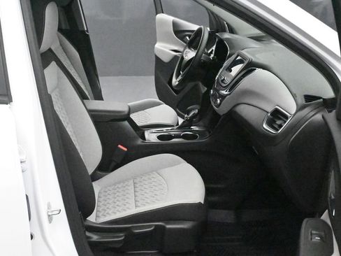 Used 2024 Chevrolet Equinox LS w/ LS Convenience Package FWD image 11