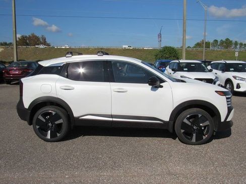 New 2026 Nissan Kicks SR FWD image 2