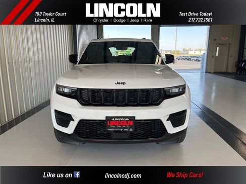 New 2025 Jeep Grand Cherokee Altitude image 5