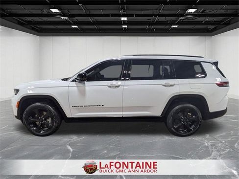 Used 2025 Jeep Grand Cherokee L Limited w/ Black Appearance Package image 2