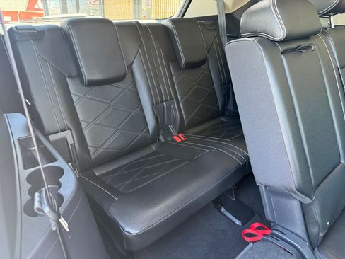 Used 2025 Volkswagen Atlas SE AWD/4WD image 22