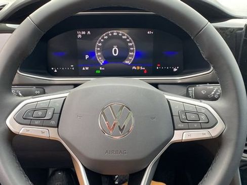 New 2026 Volkswagen Taos SE image 14