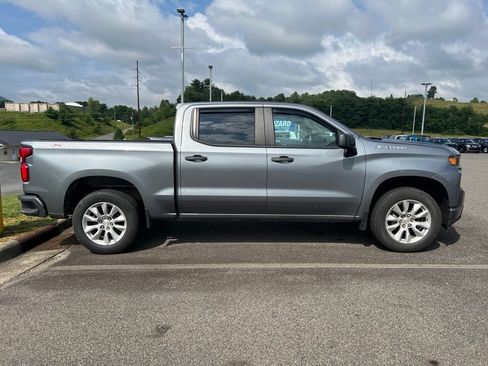 Used 2020 Chevrolet Silverado 1500 Custom w/ Custom Value Package AWD/4WD image 4