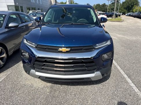 Used 2022 Chevrolet TrailBlazer LT FWD image 2