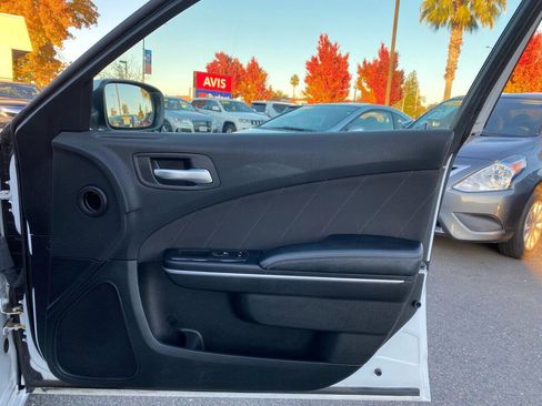 Used 2019 Dodge Charger SXT image 13