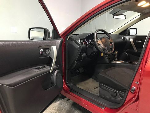Used 2011 Nissan Rogue S image 9