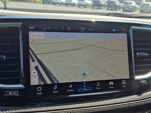 Used 2025 Chrysler Pacifica Limited FWD image 19