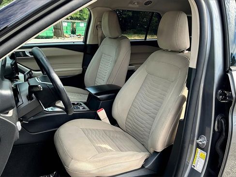 Used 2021 Ford Explorer XLT image 19