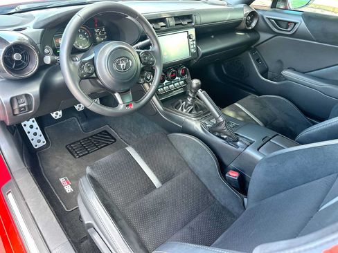 Used 2025 Toyota GR86 Premium RWD image 18