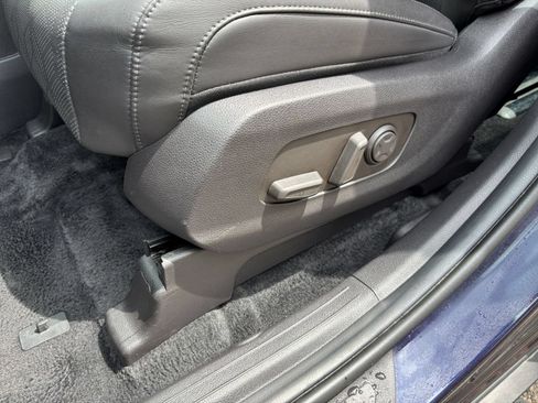 Used 2026 Kia Carnival FWD image 23