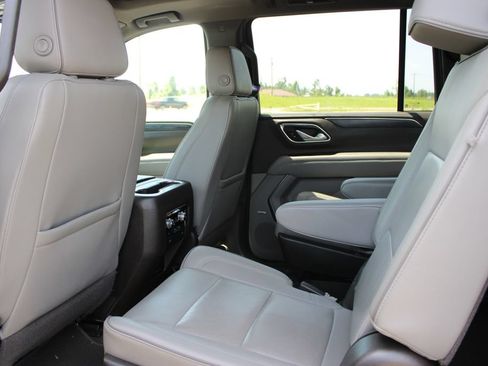 Used 2022 GMC Yukon XL SLT w/ SLT Premium Package RWD image 21