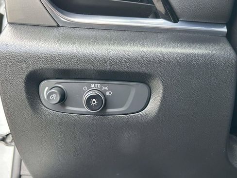 Used 2021 Chevrolet Traverse LS FWD image 19