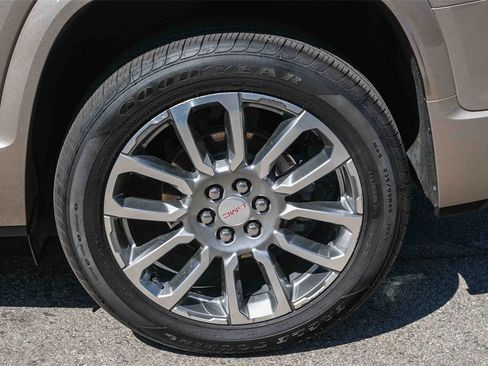 Used 2022 GMC Acadia Denali w/ Denali Ultimate Package image 9